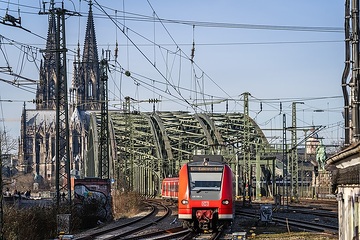 Die DB in Köln - DB Regio mit Baureihe 425 als RE nach Koblenz
