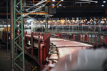 Die Zugbildungsanlage (ZBA) Halle an der Saale der DB InfraGO - für den Einzelwagenverkehr der DB Cargo ein wichtiger Bestandteil in Mitteldeutschland. Im Bild - während der Spätschicht.