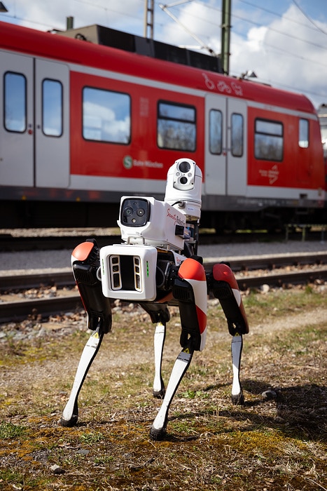 DB252369 DB testet Roboterhund Spot bei der S-Bahn München