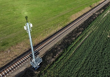 Erste Tests mit dem advanced TrainLab (aTL) der DB Systemtechnik zum Projekt "Gigabit Innovation Track" an der dafür mit speziellen Funkmasten vorbereiteten Strecke auf der Südmecklenburgischen Südbahn.