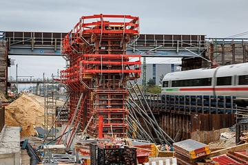 Viergleisiger Ausbau Nürnberg-Bamberg - Bau eines Brückenpfeilers für die neue SÜ B505 (Blickrichtung Süden)