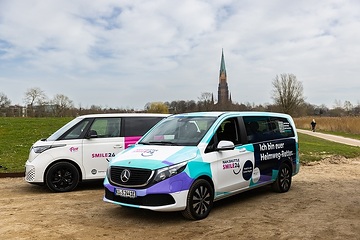 (Schleswig, 27. März 2024) Ab dem 29. März rollt mit SMILE24 das deutschlandweit umfangreichste ÖPNV-Angebot im ländlichen Raum durch die Region an Schlei und Ostsee und macht Menschen rund um die Uhr klimafreundlich mobil.