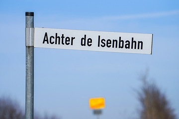 Symbolaufnahme - "Achter de Isenbahn" (Hnter der Eisenbahn)