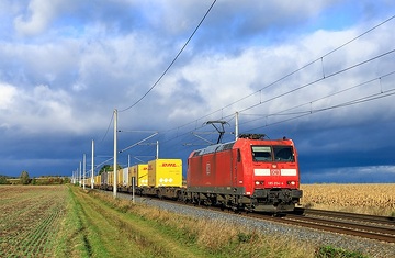Unterwegs im Saaletal - Baureihe 185 der DB Cargo mit einem KLV-Zug