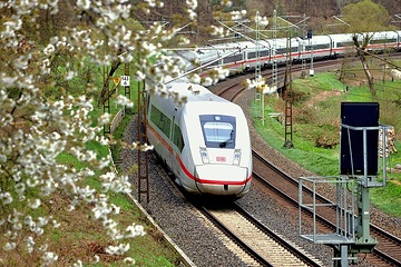 Frühling im Haunetal - ICE 4 Baureihe 412 auf der Fahrt nach Fulda