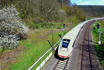 Frühling im Haunetal - ICE 4 Baureihe 412 auf der Fahrt nach Fulda