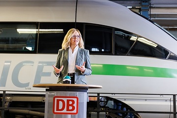 (Hannover, 10. April 2024) Die Deutsche Bahn (DB) baut ihr Werk Hannover Pferdeturm für rund 140 Millionen Euro zum ICE-Werk aus. Ute Plambeck, DB Konzernbevollmächtigte für Niedersachsen und Bremen,
