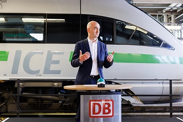 (Hannover, 10. April 2024) Die Deutsche Bahn (DB) baut ihr Werk Hannover Pferdeturm für rund 140 Millionen Euro zum ICE-Werk aus. Wilken Bormann, Finanzvorstand DB Fernverkehr