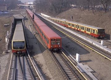100 Jahre S-Bahn Berlin - S-Bahn-Züge BR 480 (rechts), BR 481 (links) und BR 485 (mitte) im Vorfeld S-Bahnhof Berlin Gesundbrunnen (Montage)