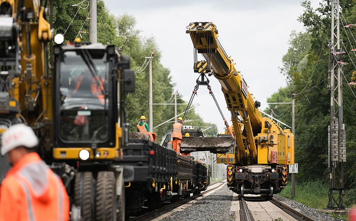 DB285664 Ausbau der festen Fahrbahn