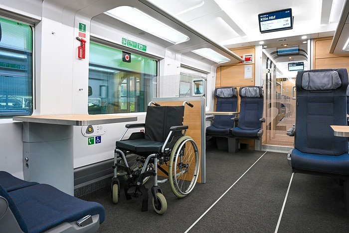 DB286623 ICE L - Rollstuhlstellplatz