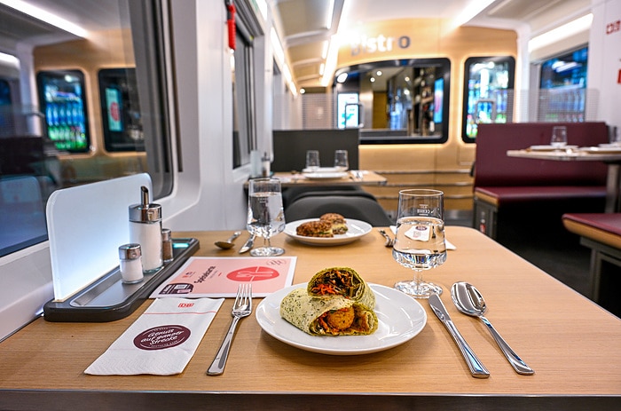 DB286751 ICE L - Bordrestaurant