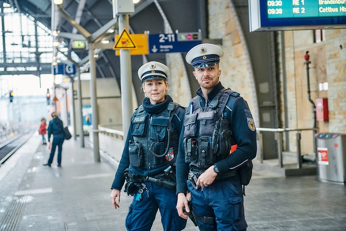DB292529 Bundespolizei im Bahnhof