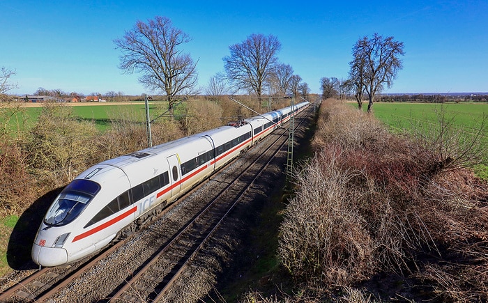 DB295724 Ein ICE T bei Geseke