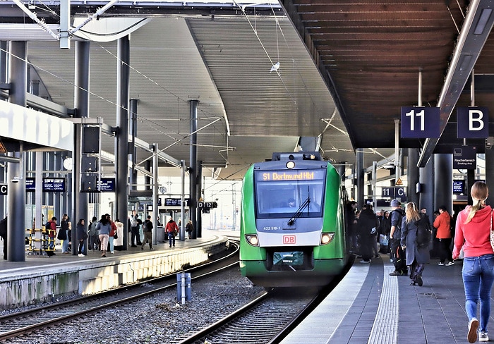 DB295725 S1 in Dortmund Hbf