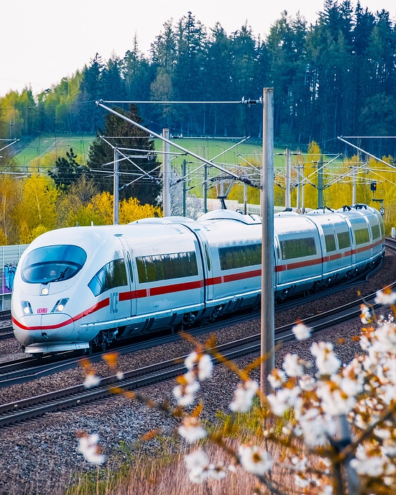 DB297714 ICE 3 im Doppel bei Hebertshausen