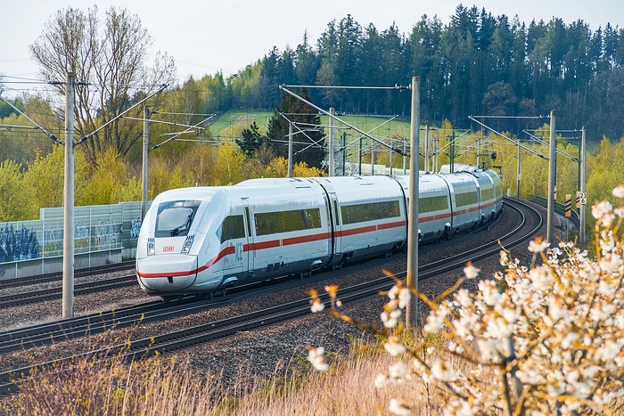 DB297715 ICE 4 im Frühjahr