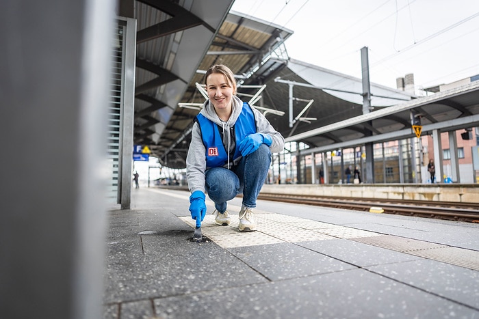 DB298323 Frühjahrsputz im Hbf Erfurt