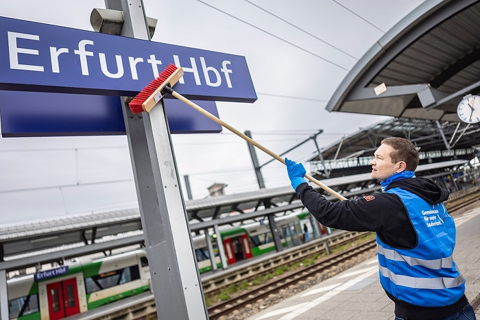 DB298318 Frühjahrsputz im Hbf Erfurt
