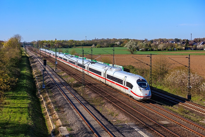 DB299090 ICE 3neo zwischen Langenfeld und Leverkusen-Rheindorf