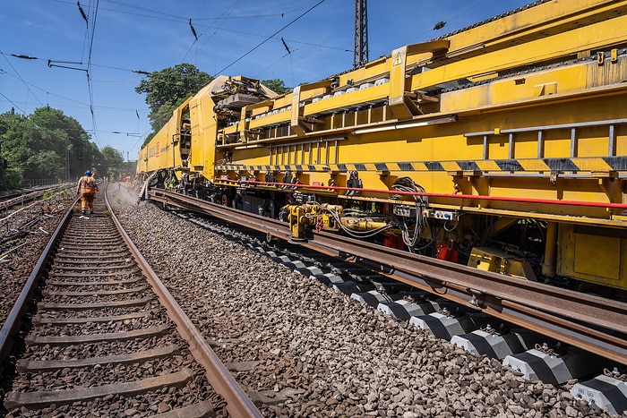 DB300460 Schnellumbauzug SUZ 314 "Mammut"