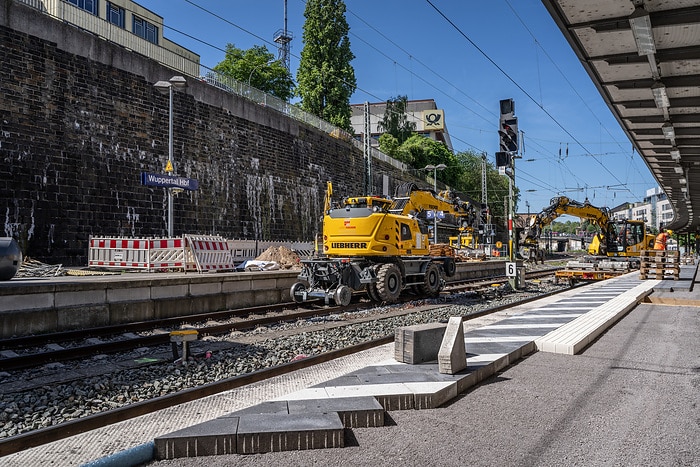 DB300481 Erneuerung Wuppertal Hbf