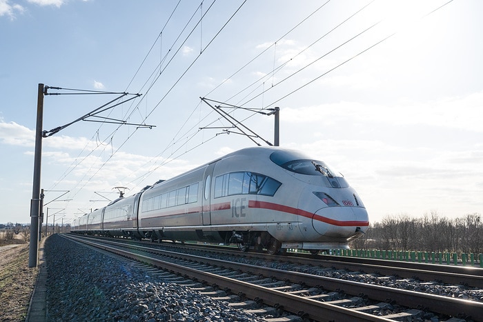 DB300729 Anhalter Bahn - ICE 3 als Sprinter Richtung Isar