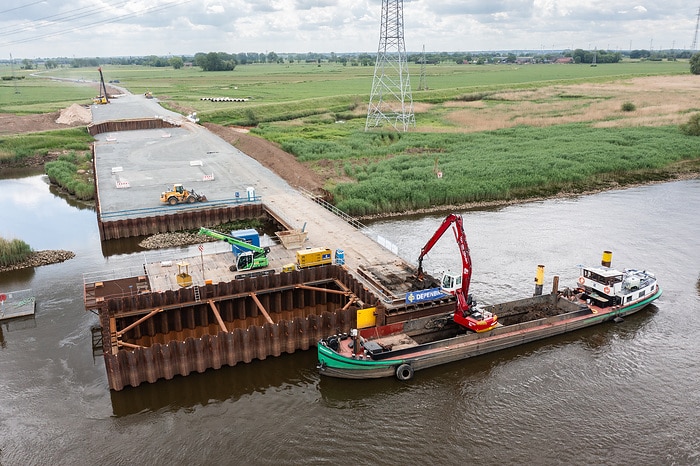DB300783 Bau der neuen Huntebrücke Elsfleth