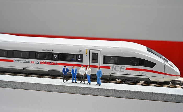 DB301357 ICE auf den Namen "Knuffingen" getauft