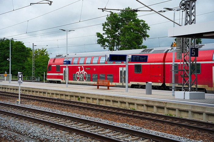 DB301988 Nach der Korridorsanierung rollen die Züge wieder