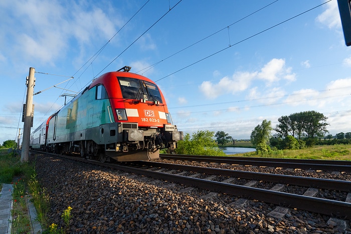 DB301991 Nach der Korridorsanierung rollen die Züge wieder