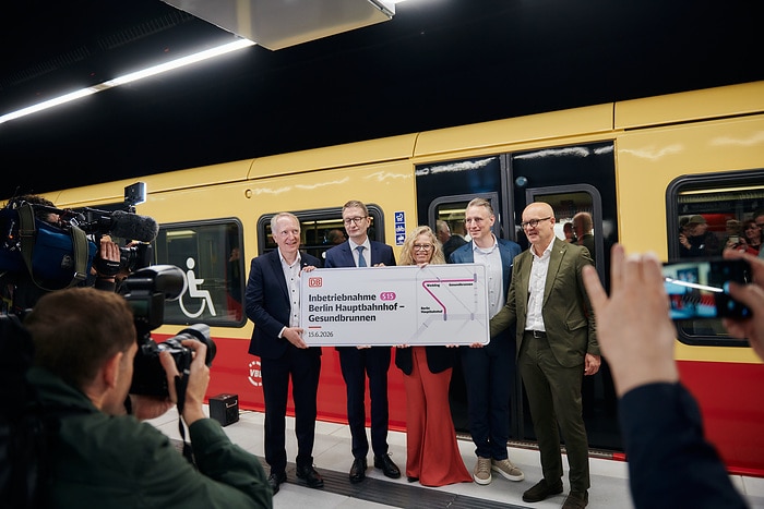 DB302015 S-Bahn-Linie S15 in Betrieb
