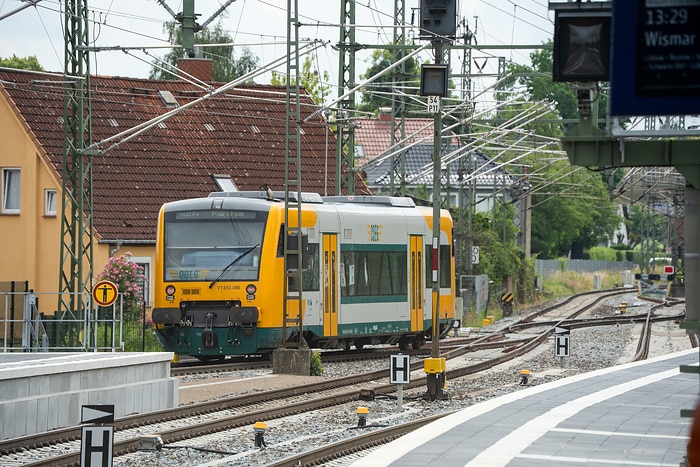 DB302185 Schneller unterwegs zwischen Ludwigslust und Parchim 