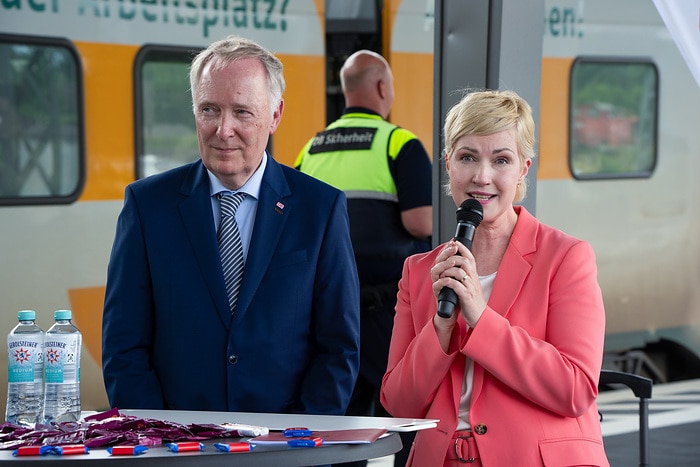 DB302201 Schneller unterwegs zwischen Ludwigslust und Parchim 