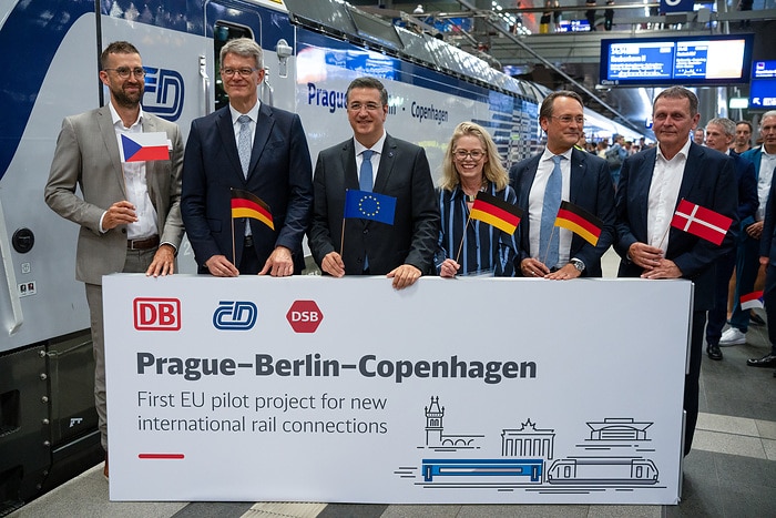 DB302692 In Kooperation von DB, ČD und DSB: drei europäische Hauptstädte über die Schiene direkt miteinander verbunden 