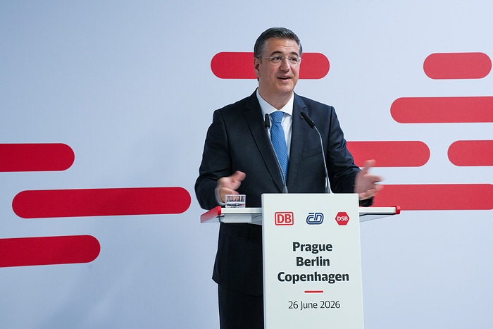 DB302700 In Kooperation von DB, ČD und DSB: drei europäische Hauptstädte über die Schiene direkt miteinander verbunden 