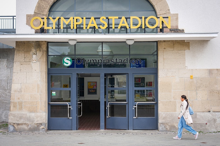 DB303252 Bahnhof Berlin Olympiastadion