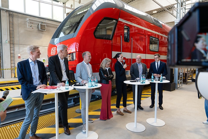 DB303726 DB Regio Nordost präsentiert Neufahrzeug KISS