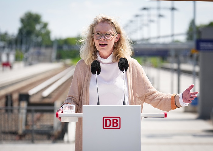 DB303840 Zukunftsfähiger Bahnhof Berlin Olympiastadion