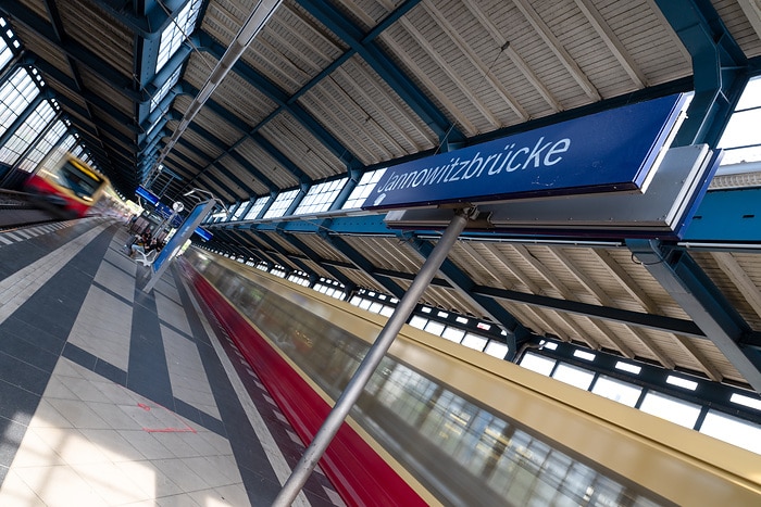 DB303982 Berliner S-Bahn auf der Stadtbahn