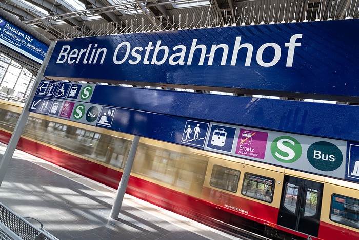 DB303984 Berliner S-Bahn auf der Stadtbahn