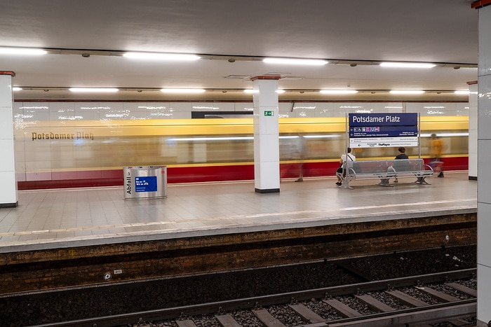 DB303997 Berliner S-Bahn auf der Nord-Süd-Strecke